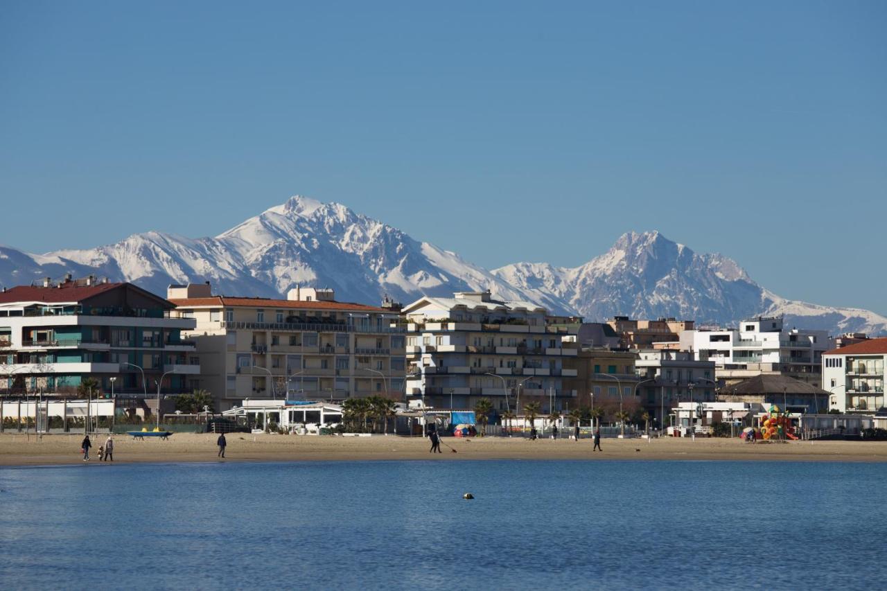 "Casa Incantevole" Fronte Mare Pescara - Appartamento Via Buozzi 外观 照片
